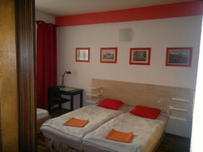 Отель Red Apartment  Братислава